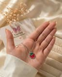 گردنبند طرح توت فرنگی 